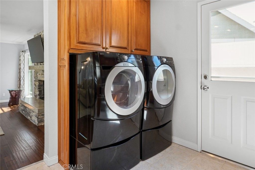 listing image 130729565092600473746