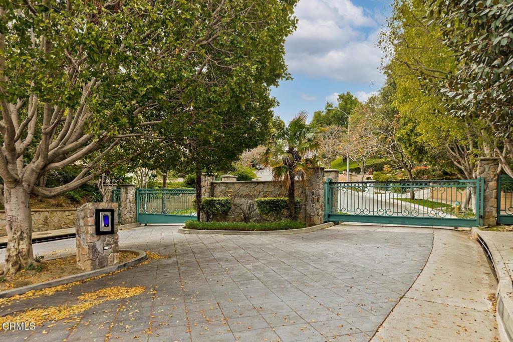 Properties 1 868 Braewood Court