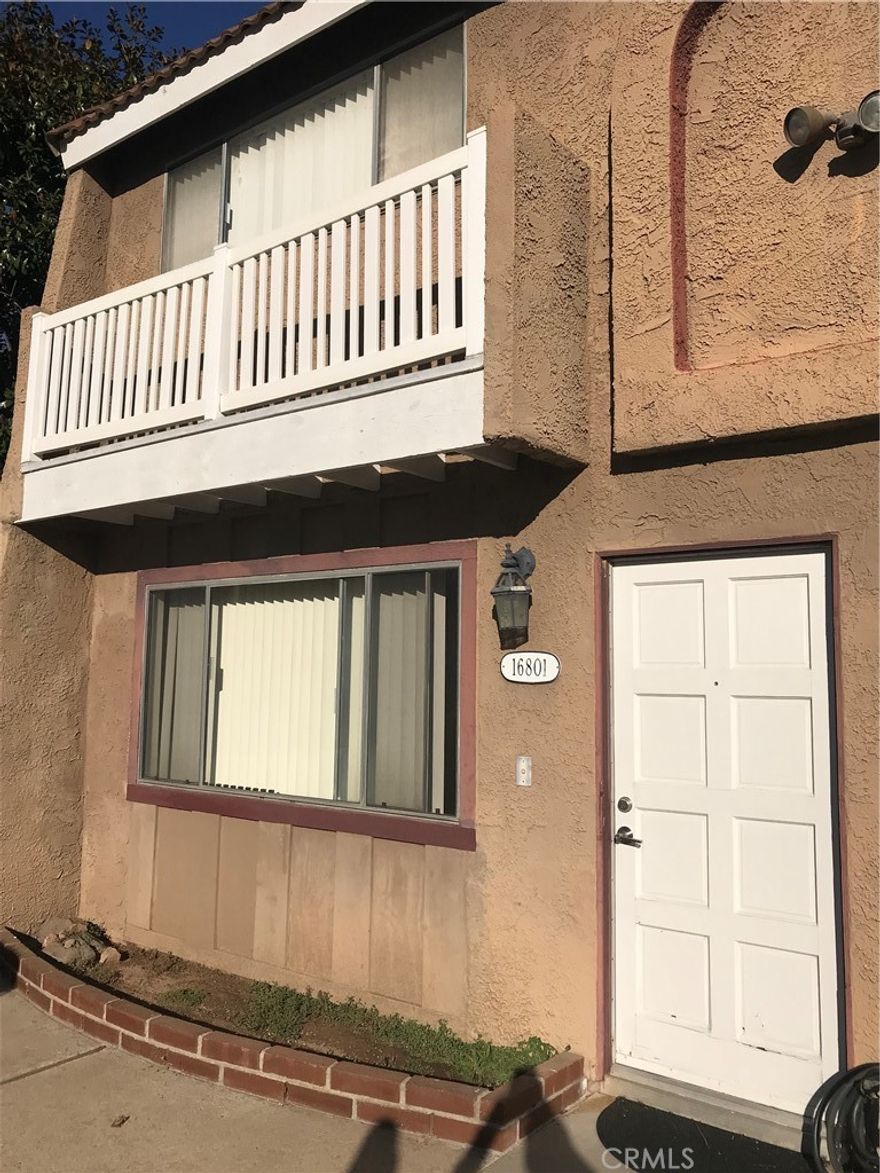 Much sought after two-story "end" unit townhome in Huntington Beach community. Unit has cozy front patio, and convenient pool/jacuzzi front location. Private backyard located off of dining/kitchen area, leading to garage. Half bath is located in corner of living area, perfect when entertaining guests. Upstairs you will find a full bathroom, the guest bedroom, and master bedroom.  Both bedrooms are well sized. Very well maintained, the HOA community has many amenities such as paid trash/water, doggy wastebins throughout, exterior building maintenance, a heated pool and jacuzzi, clubhouse and tennis courts.  Minutes away from beach, shopping, dining, and Meadowlark Golf Club. Enjoy cool ocean breezes from Bolsa Chica State Beach.