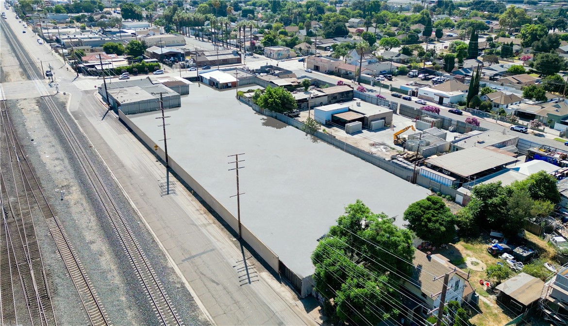 1132 W 1st Street