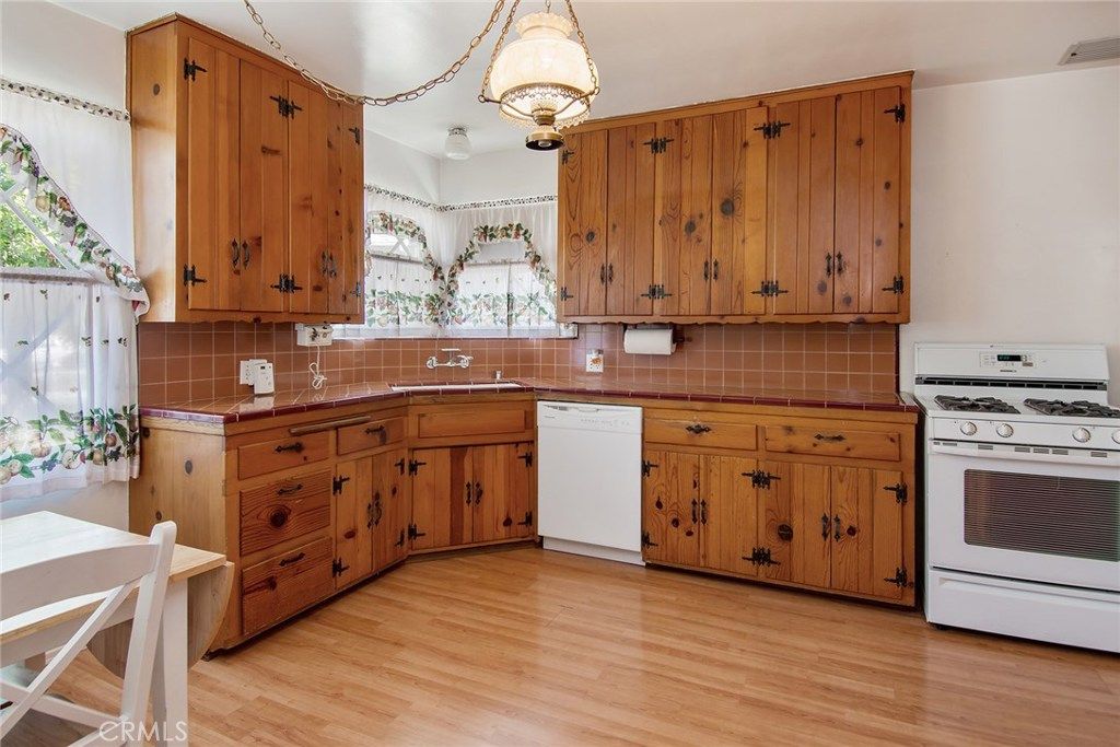 listing image 130726641221191379162