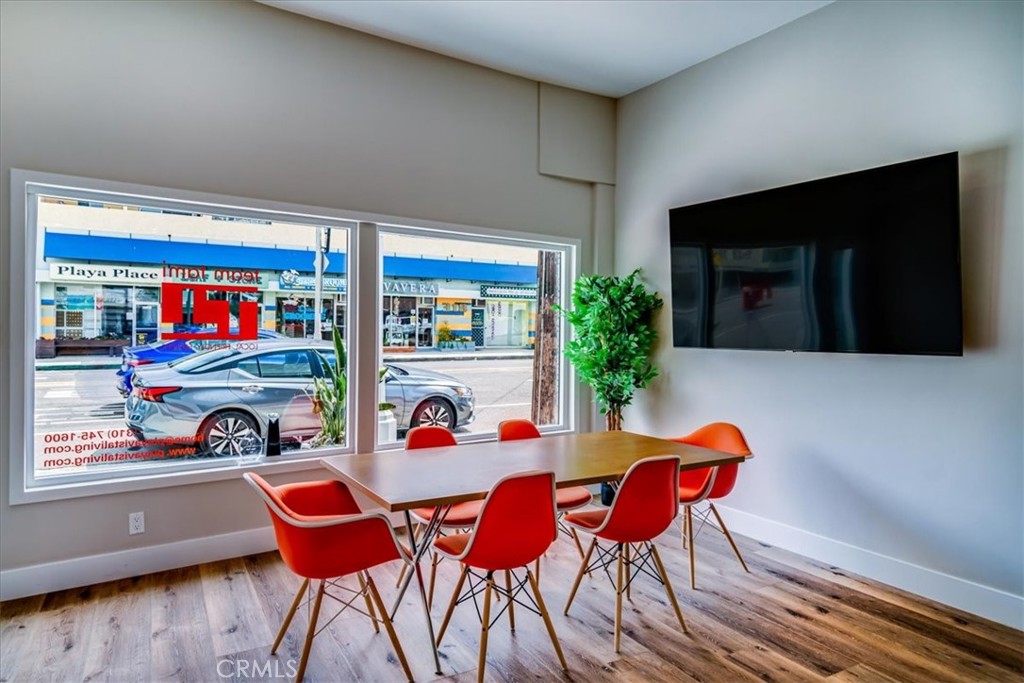 323 Culver Boulevard