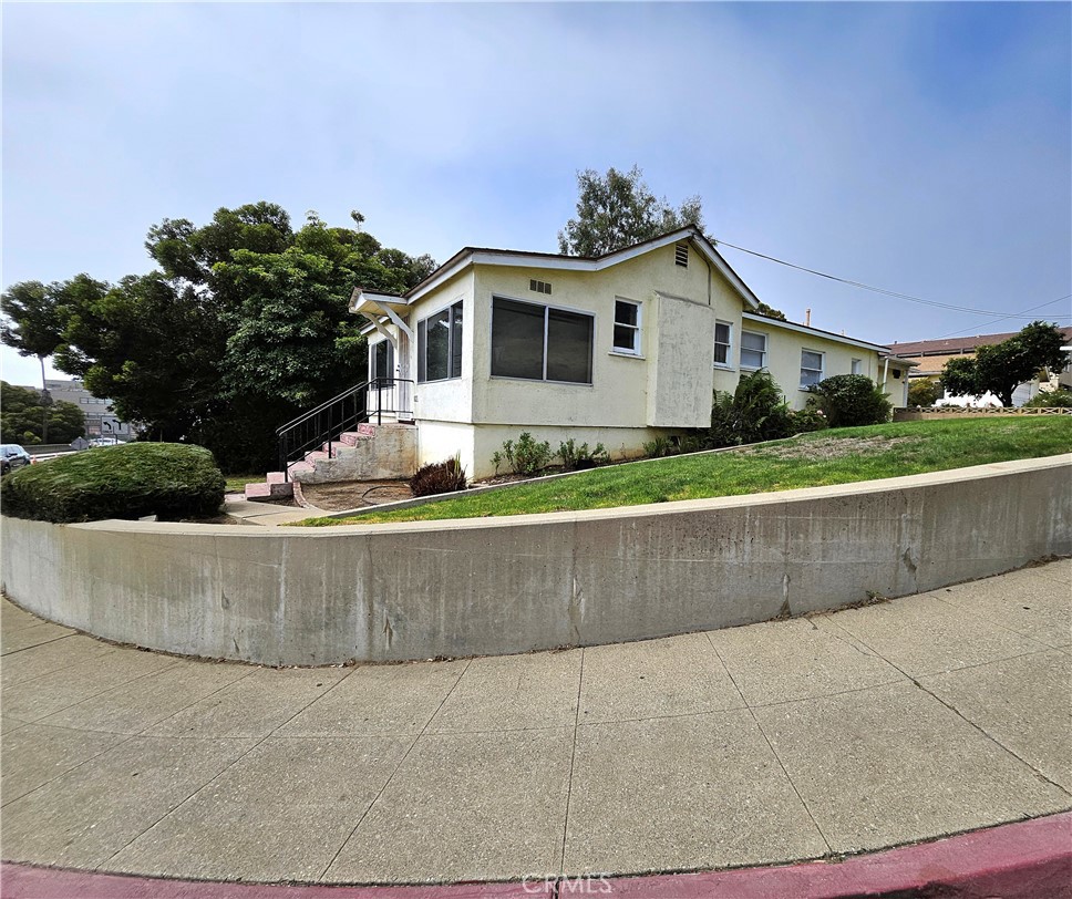 477 Hinds Avenue
