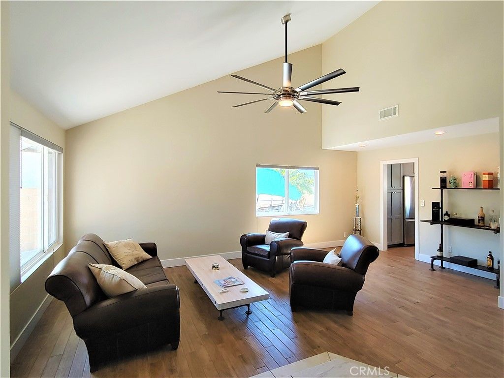 listing image 130722363774024660153