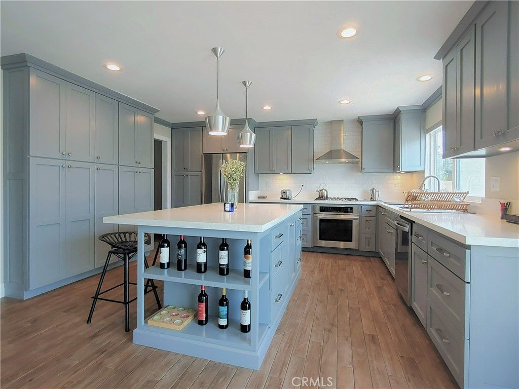 listing image 130720325978613809111