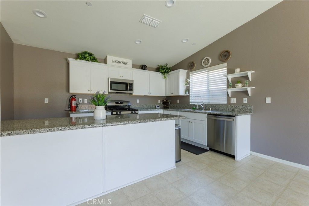 listing image 130729559753332675961