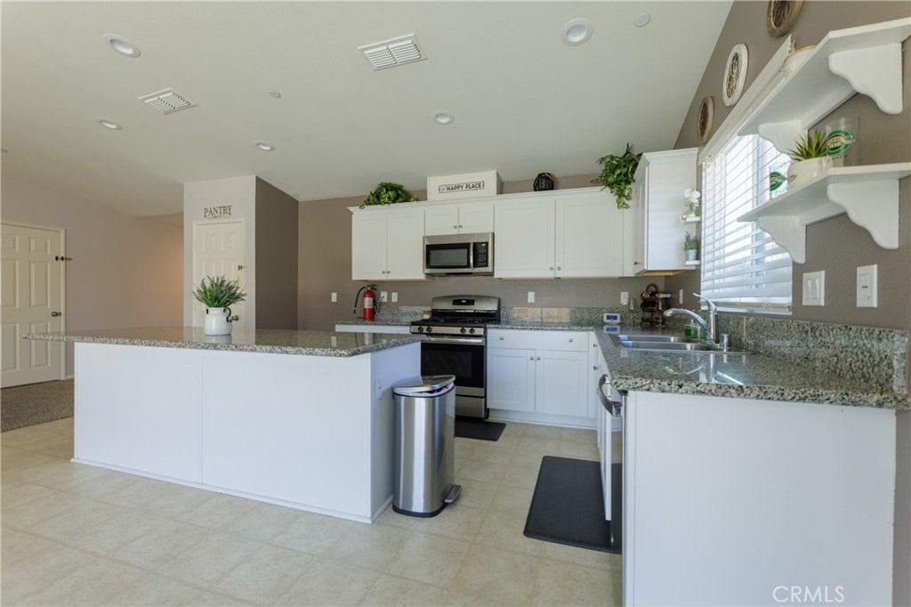 listing image 130729599263385743799