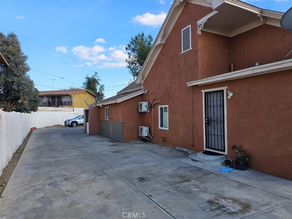 165 S Santa Fe Avenue