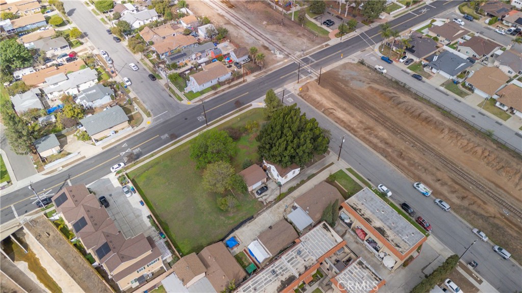 418 W Electric Avenue