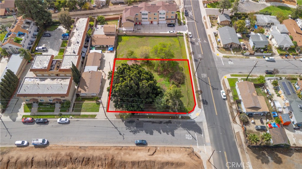 418 W Electric Avenue