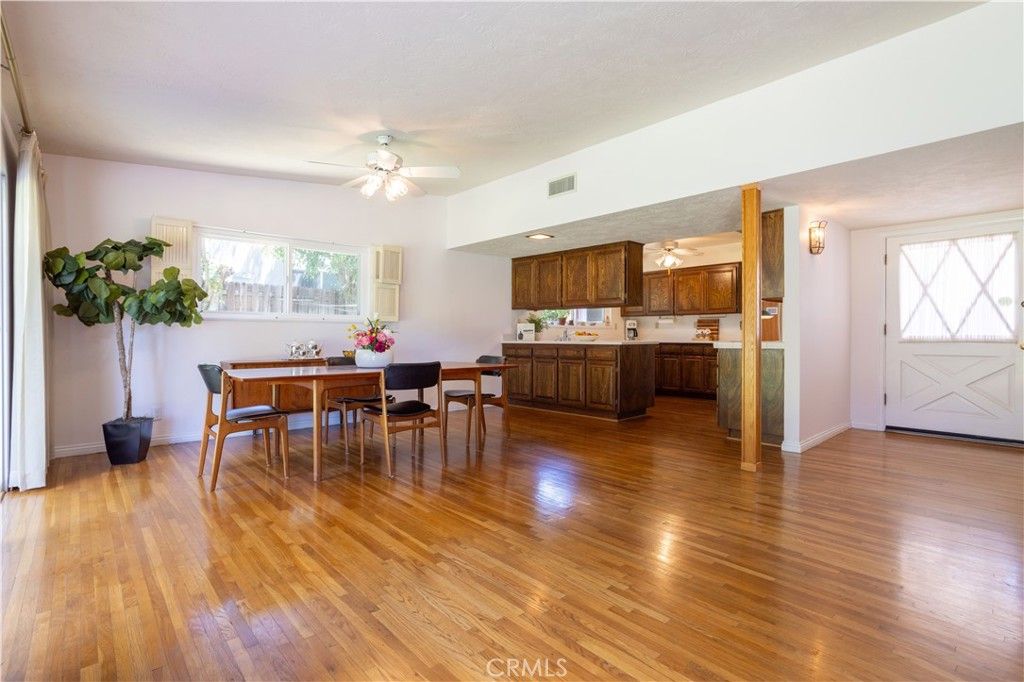 listing image 130725310320969575599