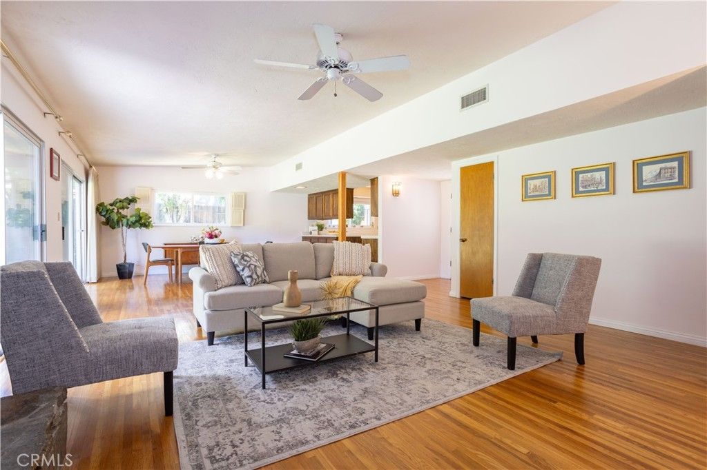 listing image 130725412656334593458