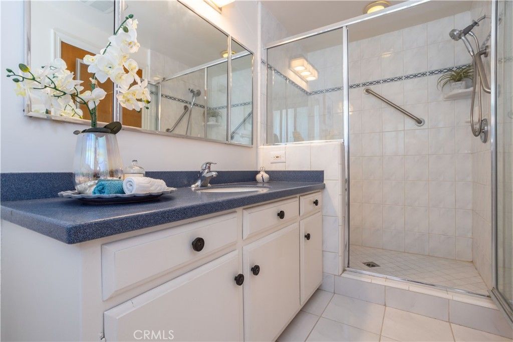 listing image 130728478684593875175