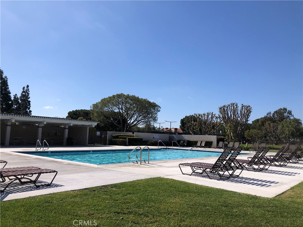 Nice 2 Bedroom 2 bathTownhouse In Princeton Complex. Cathedral ceilings and fireplace in living room. Newly Painted ,
Separate Laundry Room. Central Air.Garage Plus Carport Space. big back yard. Assoc Pool, Spa, Tennis Close To Shopping Close to UC Irvine and Rancho San Joquin Golf Course.