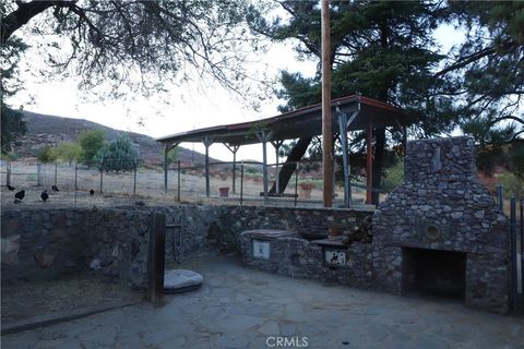 A home in Leona Valley