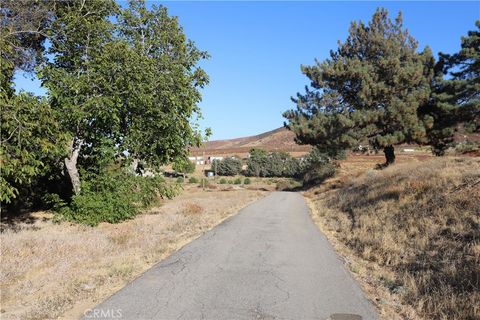 A home in Leona Valley