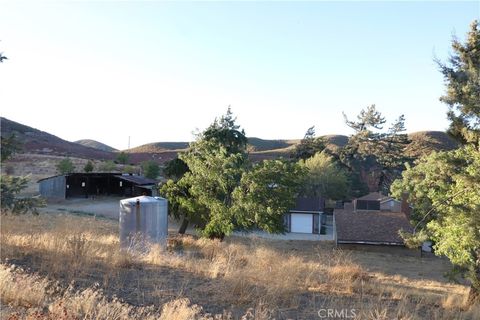 A home in Leona Valley