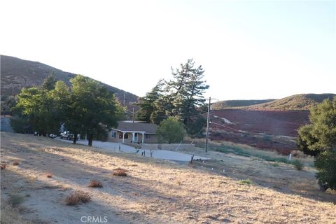 A home in Leona Valley