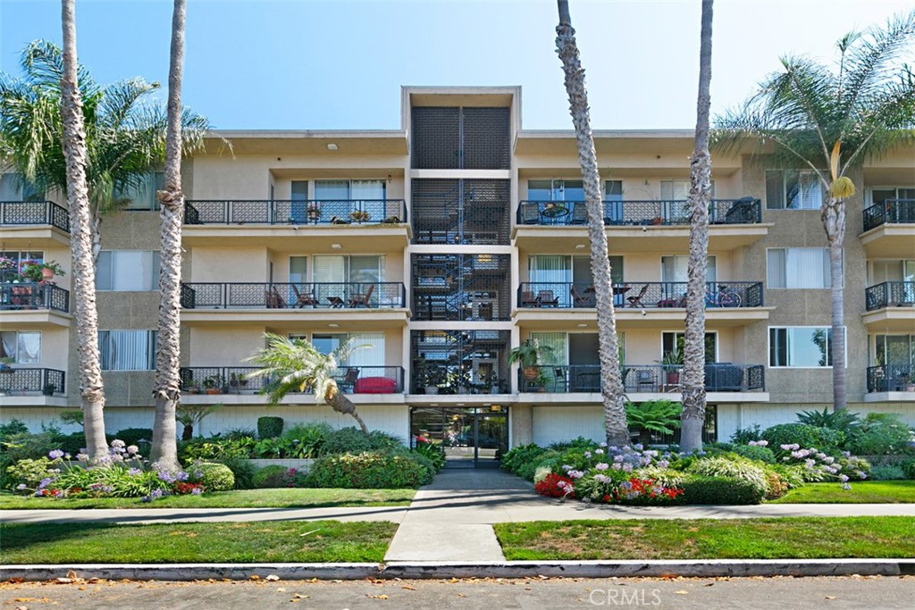 The Tiara Imperial Condominiums located in the Heart of Historic Bluff Park, was said to be builder Paul McKenzie’s Premier Condominium Project. The mid-century-modern McKenzie buildings are well known for their quality construction and workmanship. This spacious two bedroom two bath unit has a double master bedroom layout with the living, dining, kitchen and balcony in the center of the unit and the bedrooms and baths off to each side. Move-in ready, both bathrooms and the kitchen are totaled remodeled with quality surfaces and cabinetry! Wonderful features in this unit include slate flooring in the living, dining, bedrooms and bathrooms, plank laminate flooring in the kitchen, added stacked washer/dryer, new ceiling fans in every room, three new double pane windows on the unit’s courtyard facing windows, smoothed ceilings, many built-in storage cabinets and one large parking space with an upper storage locker in the building’s parking area located on the ground level under the units. Don’t miss the opportunity to own a spacious condo unit just a block from the ocean in the popular Bluff Park area of Long Beach.