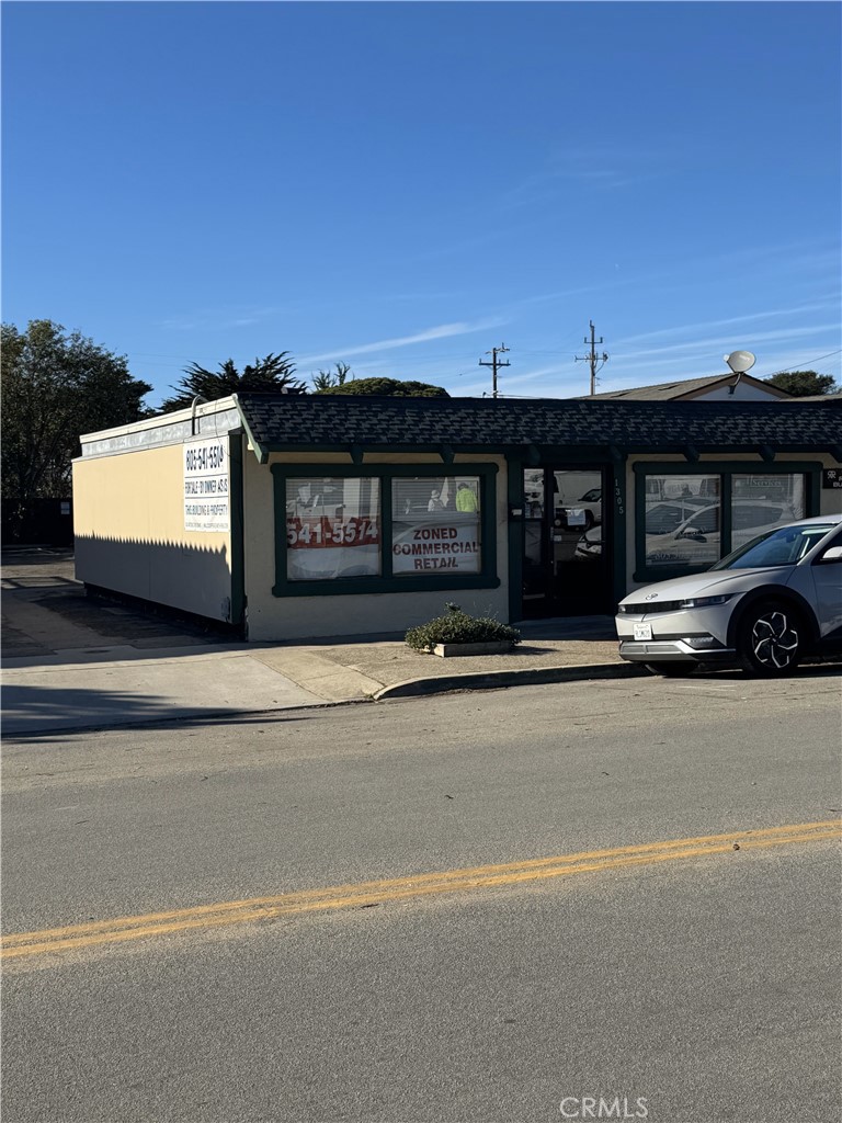 Commercial Retail Building in Baywood Los Osos – Great Potential for the Right Buyer!
Location: Baywood Los Osos, CA
Looking for a project with tons of potential? This 6250 sq ft lot in the heart of Los Osos offers an excellent opportunity for a buyer with a vision. Featuring an approx. 1,500 sq ft structure, this commercial space needs some TLC but is brimming with possibilities!
Main Structure: 1,500 sq ft with one bathroom, perfect for retail, office, or service-oriented businesses.
Bonus Structure: A 20' x 30' secondary building in the back. While it's not currently waterproof, it offers potential for future entitlements, storage, or redevelopment.
With its prime location and ample space, this property is a blank canvas for the right investor or business owner looking to add value.
Key Features:
6250 sq ft lot
1,500 sq ft commercial building
Second structure (20' x 30') for future development
One bathroom
In need of TLC but full of potential
Whether you’re looking to restore the existing structures or reimagine the space, this property offers an exciting opportunity in a vibrant coastal community just a stones throw from the bay!
Don’t miss out on this rare find! Contact your agent for more details or to schedule a showing.