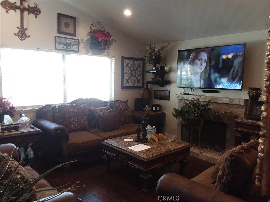 listing image 130726307092528852557