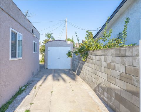 A home in Inglewood