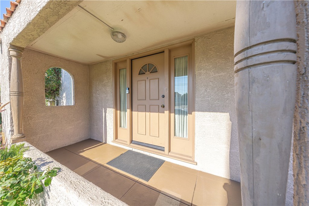 327 Nectarine Street
