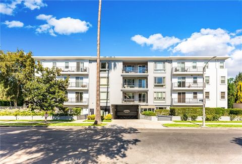 4820 Bellflower Avenue 208 North Hollywood CA 91601