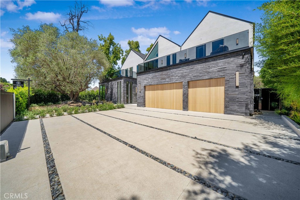 Photo 9 of 75 of 15457 Valley Vista Boulevard house