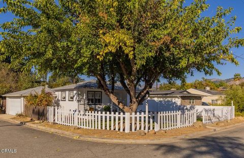 A home in Oak View