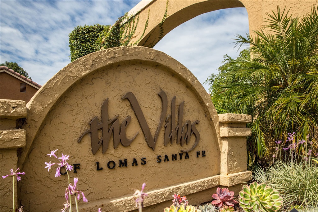 Very cute unit, 2nd story entrance. Light and bright and property is being sold by trustees. ******NO SHOWINGS UNTIL MAY 22nd. SHOWING TIMES. Monday - Saturday 11:00 to 6:30. NO SHOWINGS ON SUNDAYS. Neighborhoods: The Villas Other Fees: 0 Sewer: Sewer Connected Topography: LL