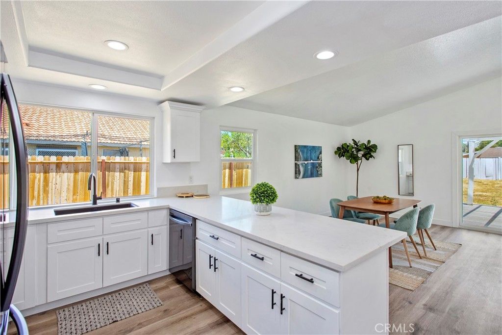 listing image 130729188937531390236