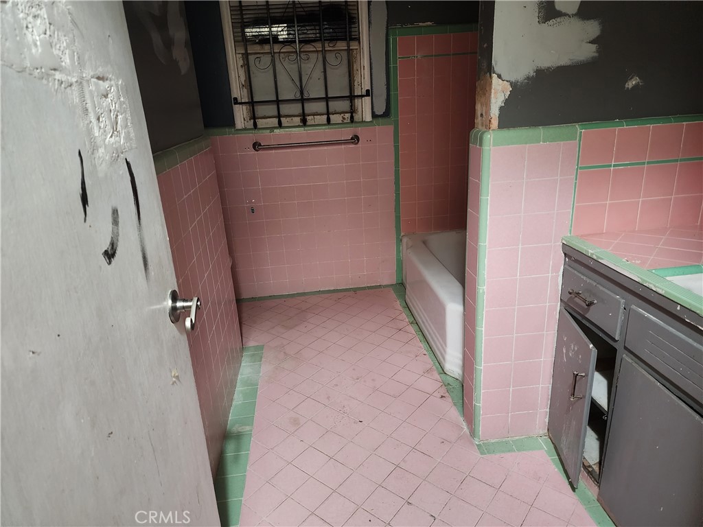 Photo 20 of 23 of 90 E Syracuse Avenue house