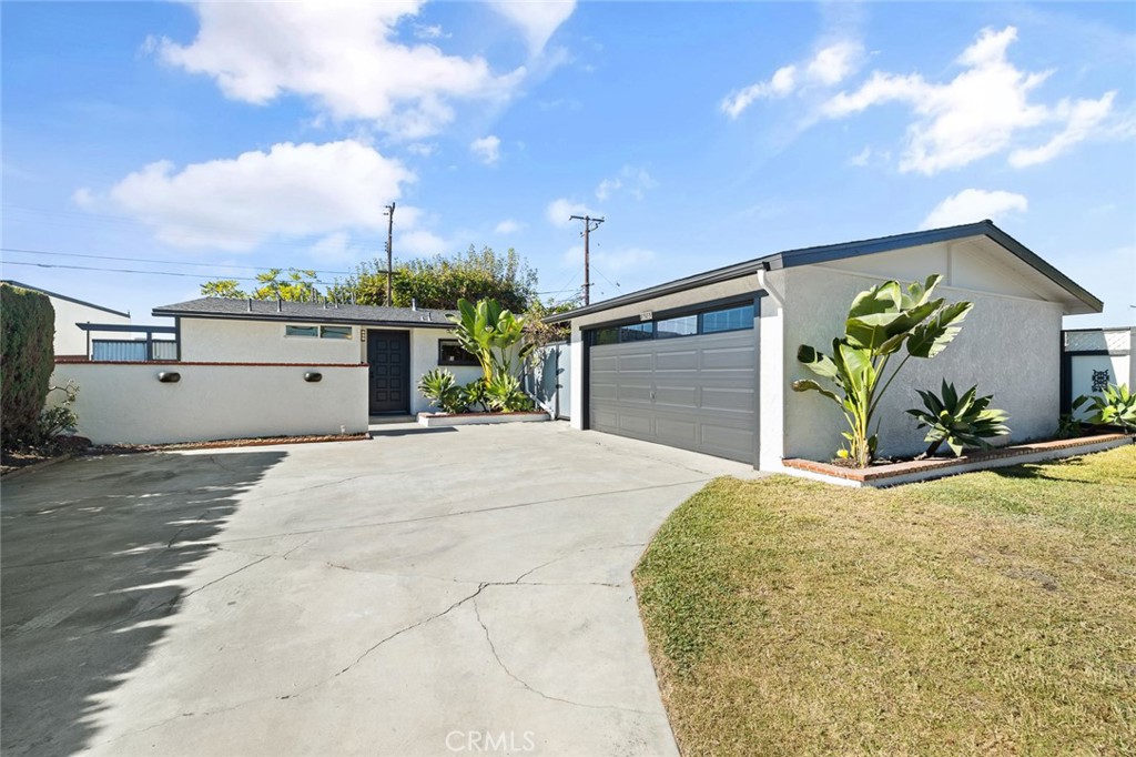 8585 Valley View Street