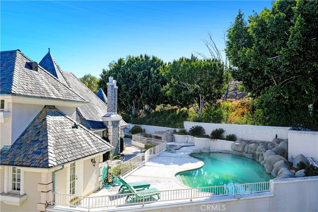listing image 130726192537766999453