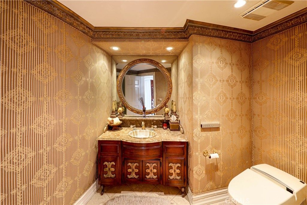 listing image 130723640128681579470
