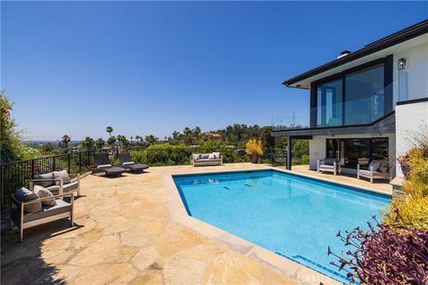 A home in North Tustin