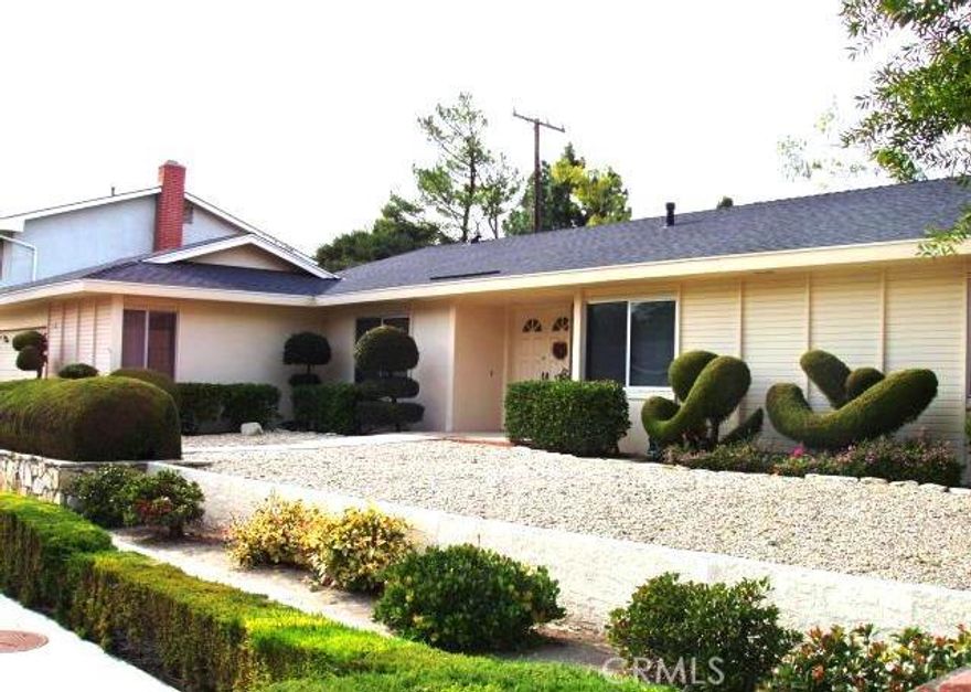 NICE ONE-LEVEL HOME WITH SOME VIEW.  REMODELED KITCHEN WITH GRANITE COUNTERS AND LARGE ADJOINING FAMILY ROOM.  TWO REMODELED BATHROOMS. SPACIOUS LIVING/DINING ROOM COMBINATION WITH FIREPLACE AND VAULTED CEILING. EXTRA LARGE MASTER BEDROOM AND BATH. HUGE LAUNDRY ROOM WITH DIRECT ACCESS TO THE GARAGE. CENTRAL AIR CONDITIONING AND NEWER BLINDS IN MOST ROOMS. LOW MAINTENANCE LANDSCAPING IN FRONT AND BACK. PRIVATE BACKYARD WITH OCEAN VIEW. SHORT WALK TO VISTA GRANDE ELEMENTARY SCHOOL. CLOSE PROXIMITY TO SHOPPING, PARKS, DINING AND ENTERTAINMENT. YOU'LL LOVE TO CALL THIS HOME!