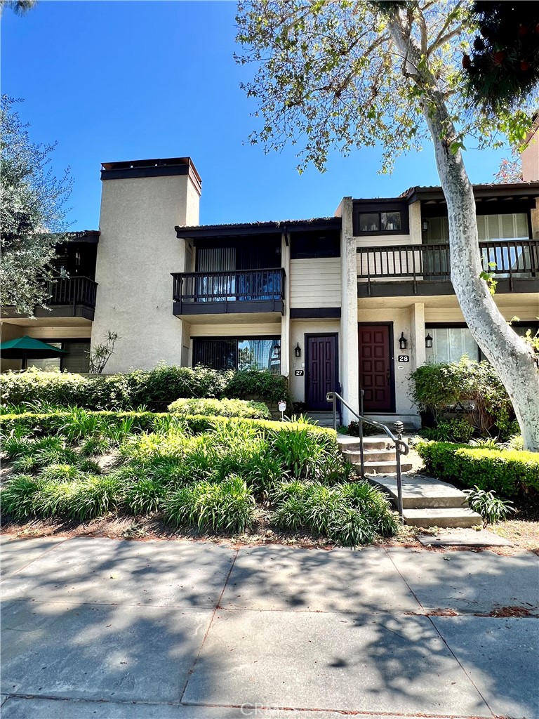 View Woodland Hills, CA 91367 townhome