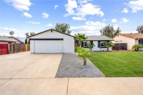 A home in Lake Elsinore