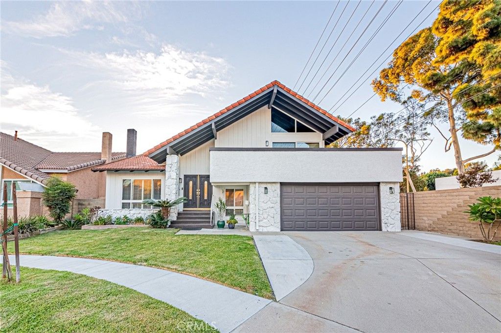 listing image 130723778308326343056