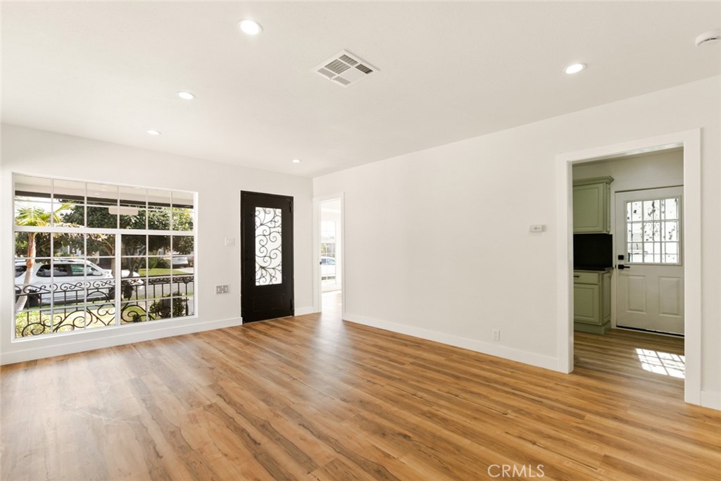 10227 Rosewood Avenue