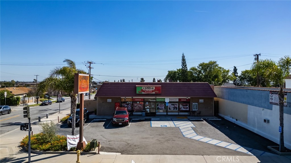 Free-standing retail building ideally located on a highly-visible corner lot facing a busy intersection. There are 8 parking spaces plus additional street parking in the area. Centrally located in Montebello, this building is perfect for an owner-user or an investor looking for a value-added project.