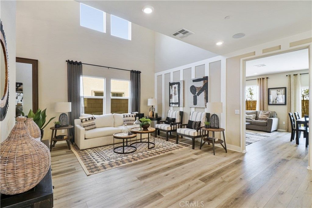 listing image 130721011182626146107