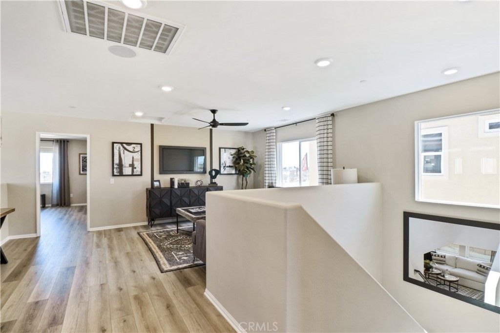 listing image 130729561472265998369