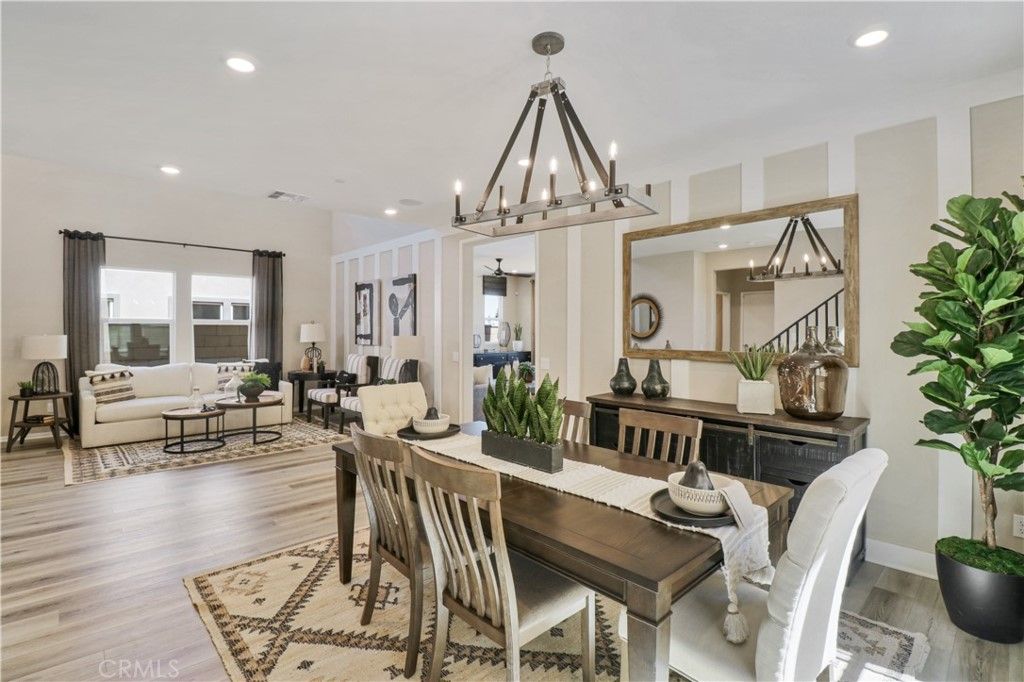 listing image 130726458784582139241