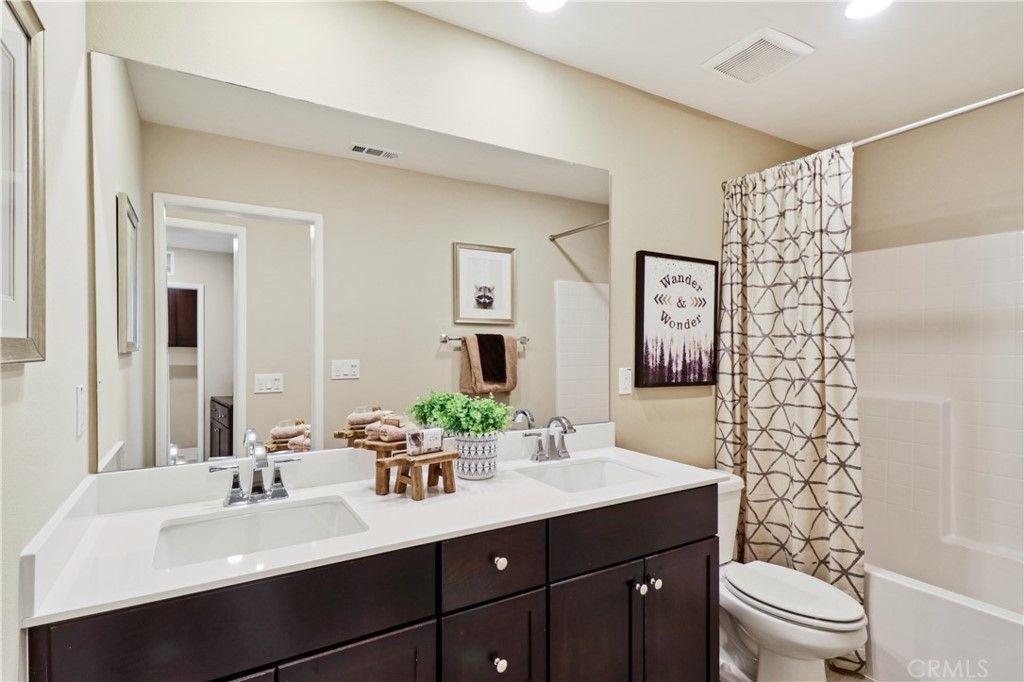 listing image 130725546181472444104