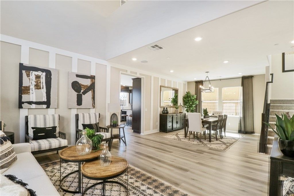 listing image 130728791376740504371