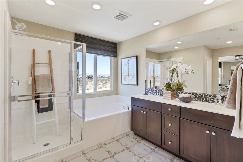 listing image 130726378279383404770