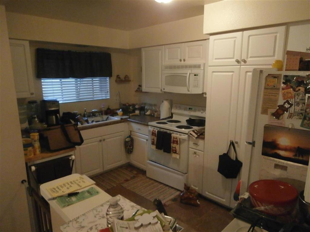 NOT A SHORT SALE! NICE UPGRADED WILLIAMSBURG SQUARE LOWER UNIT. CUSTOM PAINT AND WINDOW COVERINGS, HARDWOOD FLOORS, 2 FULL BATHS AND MASTERSUITE WITH WALK-IN CLOSET,NEWER KITCHEN AND BATHS, GARAGE AND A PARKING SPACE. END UNIT BUILDING, QUIET AND SERENE. CLEAN AND WELL MAINTAINED. SELLER IS MOTIVATED AND WILL CONSIDER ANY REASONABLE OFFER. Neighborhoods: LA MESA Equipment: Garage Door Opener, Range/Oven Other Fees: 0 Sewer: Sewer Connected Topography: LL